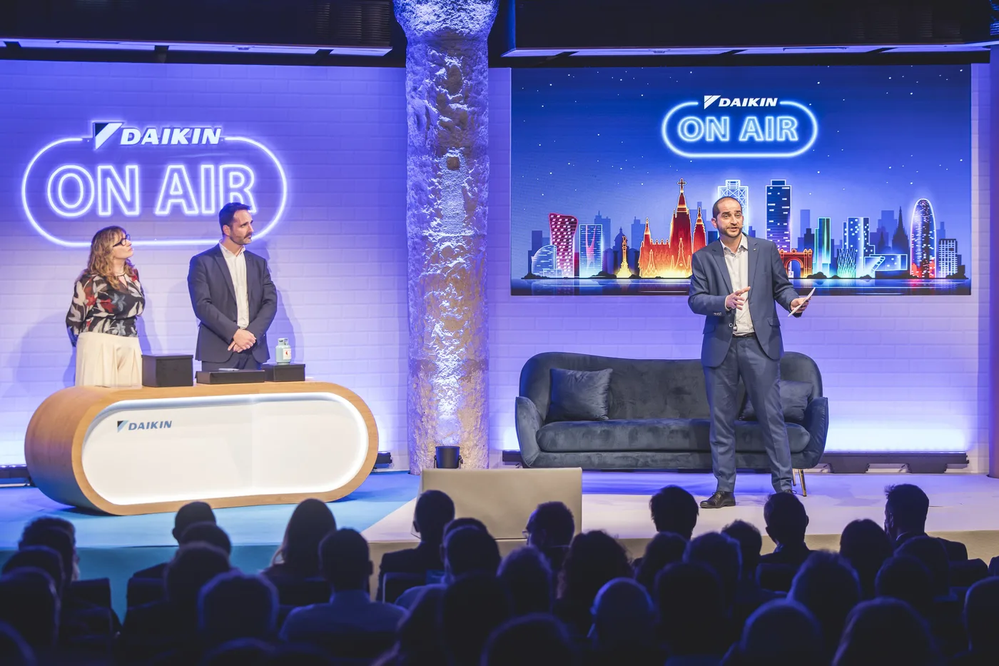 Asistentes al evento Daikin en La Pedrera — foto Xavi Torrent